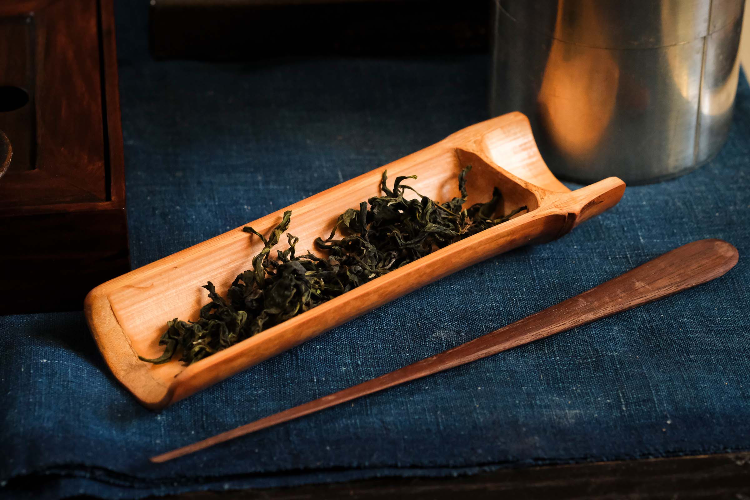 Carving a Cha He from Soot Bamboo